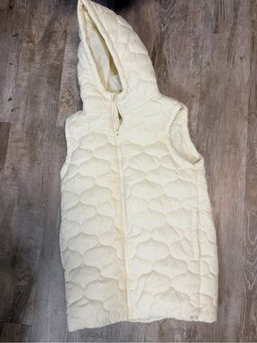 Women’s Cream Quilted Hooded Puffer Vest - Sleeveless Jacket